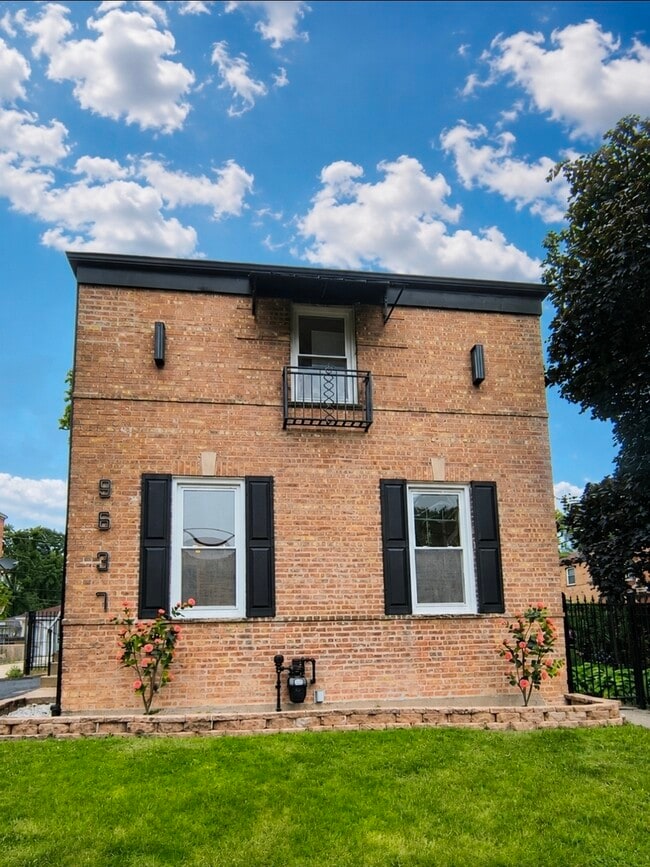 Building Photo - 9637 S Wood St