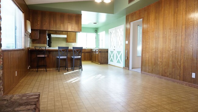 Building Photo - Single-Family Home in a Prime Location.