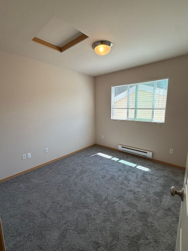 Building Photo - 3bd/2.25ba Maple Valley Home