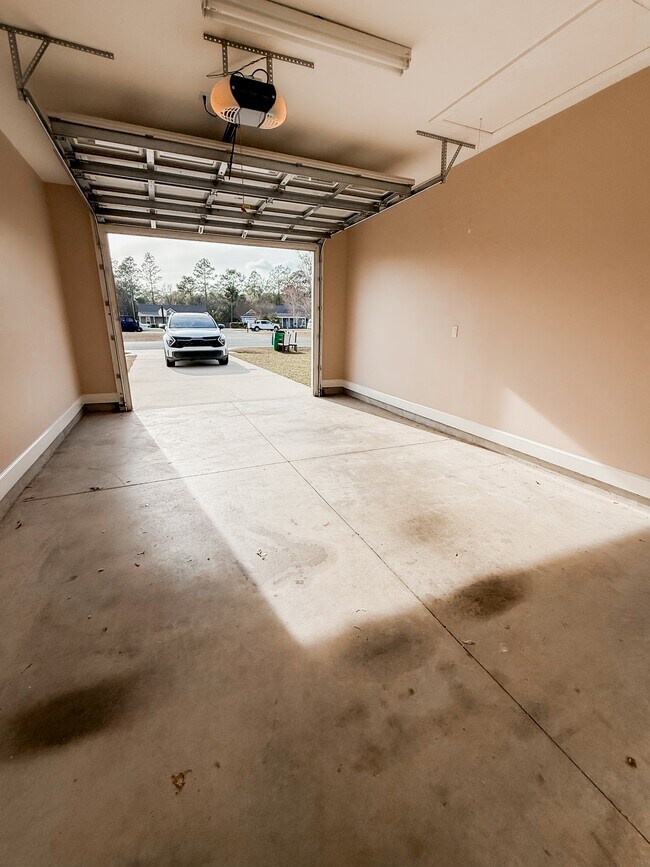 Building Photo - 201 Mallard Pond Cir