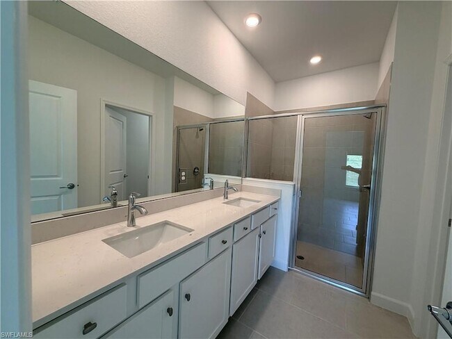 Building Photo - 3917 Passion Vine Dr