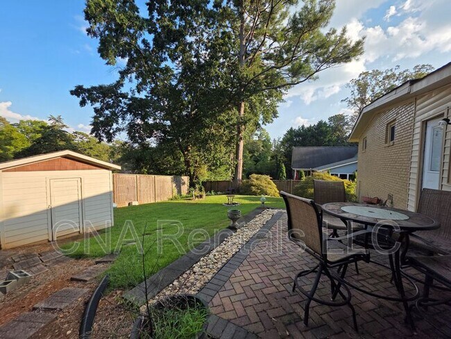 Building Photo - 3659 Ashwood Dr SE