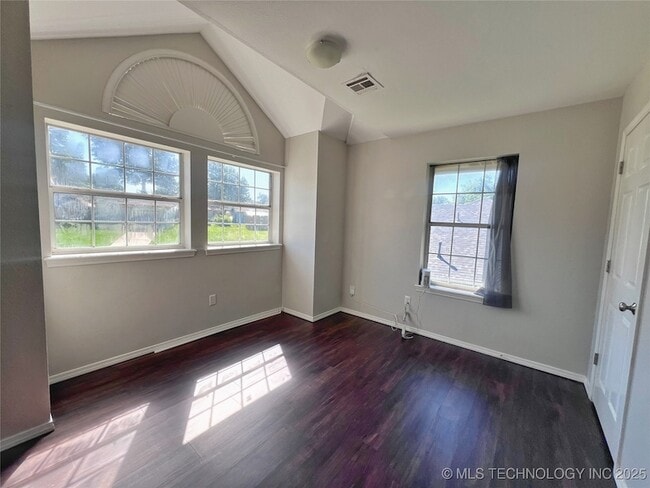 Building Photo - 3610 E 55th Pl