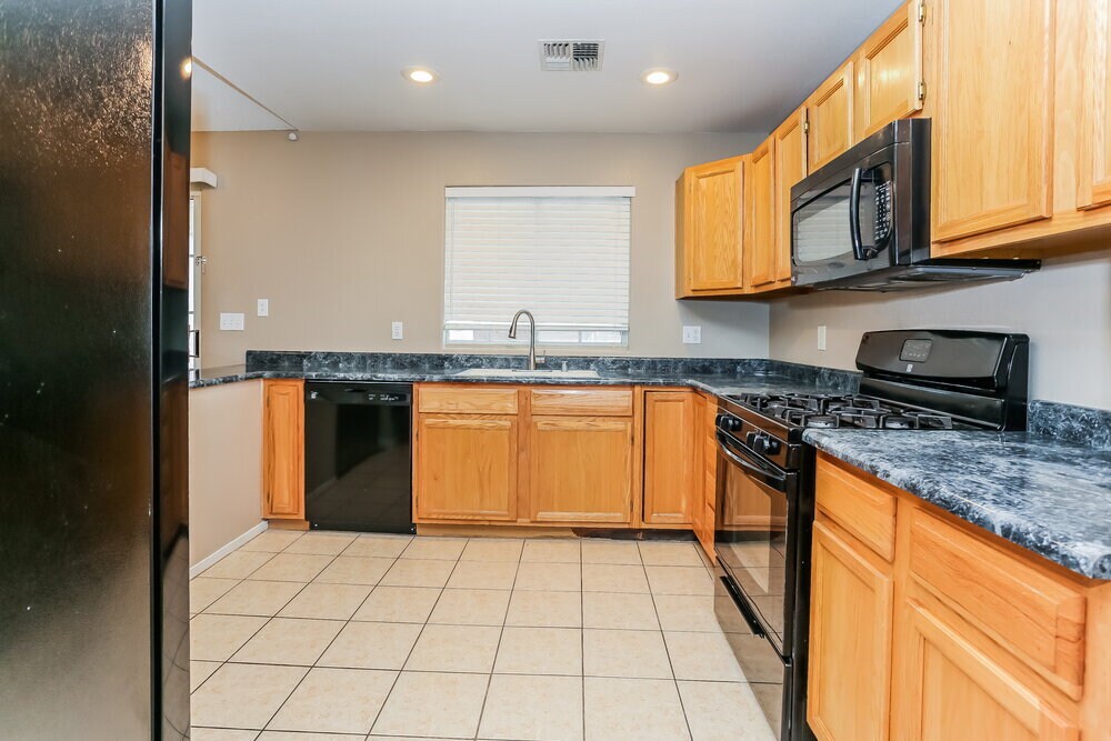Building Photo - 1811 Panther Pl