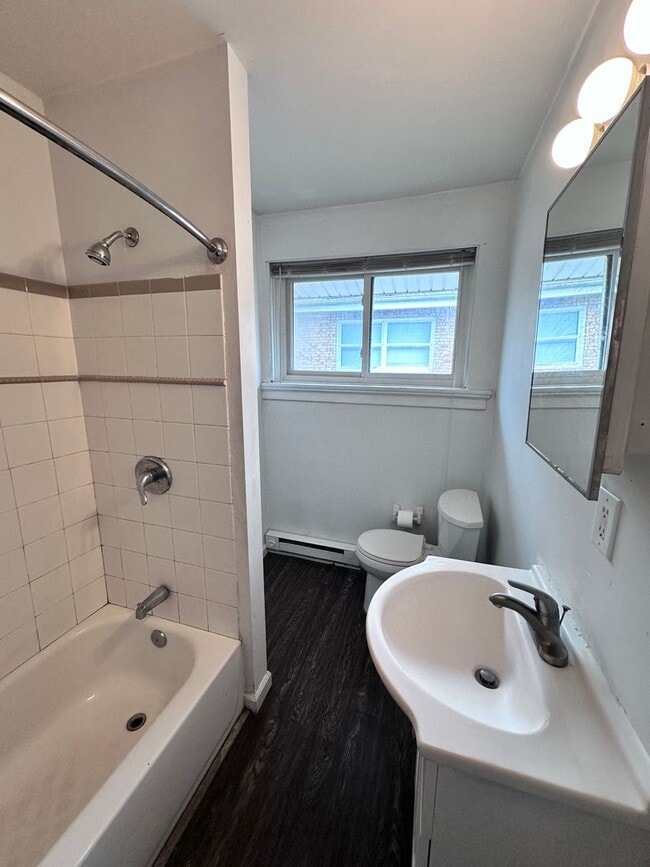 Building Photo - 2712 Woodlawn St