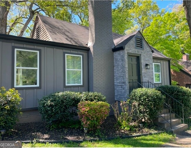 Building Photo - 1914 Montrose Dr