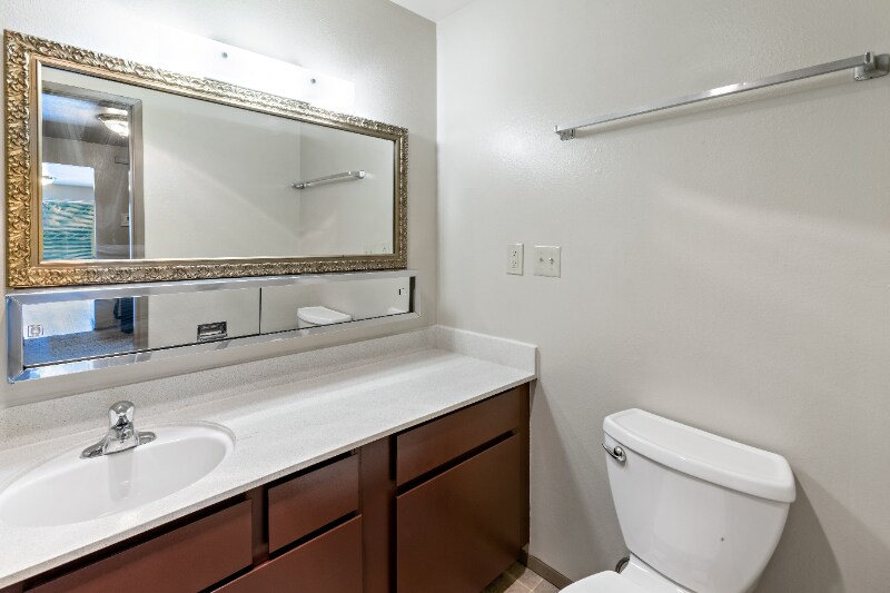 Building Photo - 12520 Roosevelt Way NE