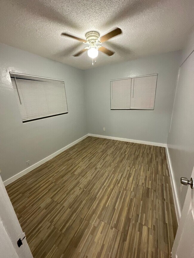 Building Photo - 2845/2847 W 6th St.