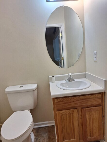 HALF BATH - 2858 Parkway Close