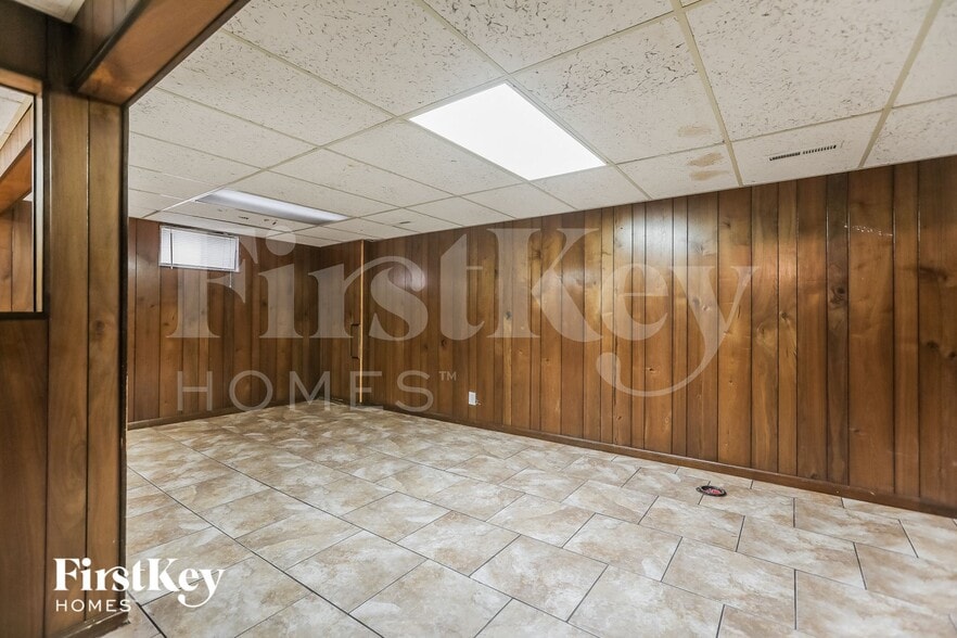 Building Photo - 8313 E 85th Terrace