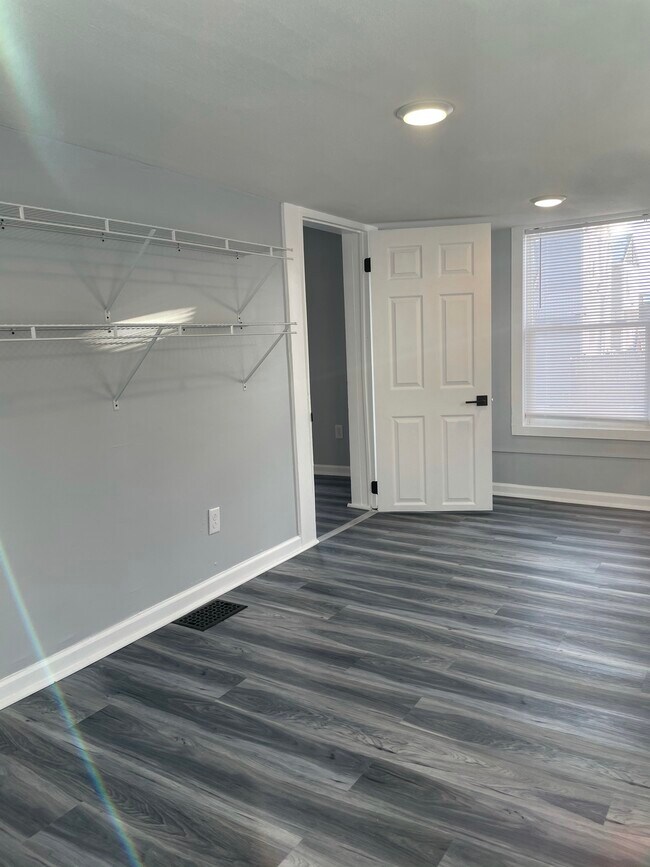 Building Photo - 627 Hawley Ave