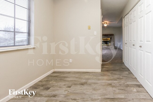 Building Photo - 104 Meadow Creek S Dr