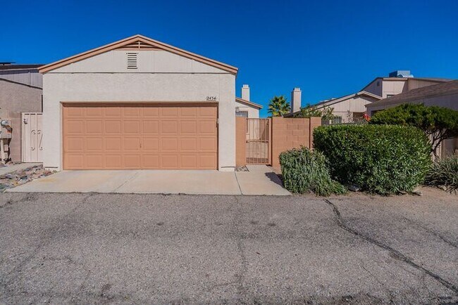 Building Photo - 2434 N Palo Hacha Dr