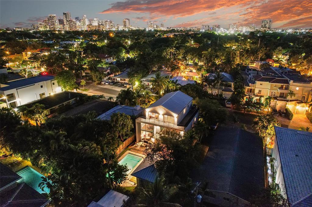 Building Photo - 640 NE 17th Way