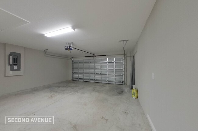 Building Photo - 14051 Canadian Ave