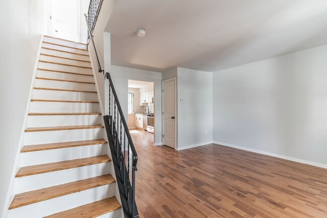 Building Photo - Two bedroom one Bathroom House for rent