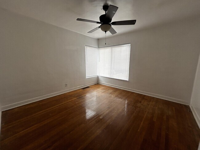 Building Photo - 511 Carlisle Blvd SE