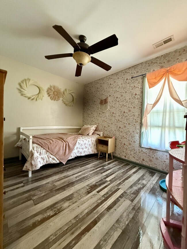 Building Photo - 110 Cherry Grove Dr