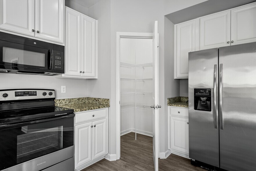 Building Photo - 428 Heroit Dr