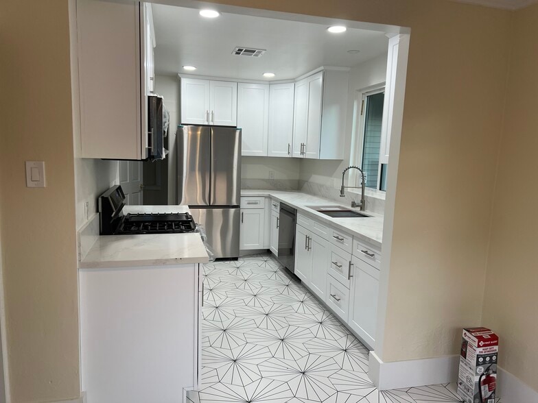 Building Photo - 1234 E Florida St