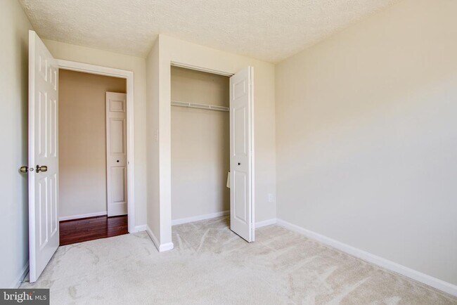 Building Photo - 6324 Lightburn Ct