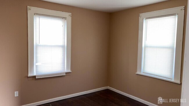 Building Photo - 60 Heald St