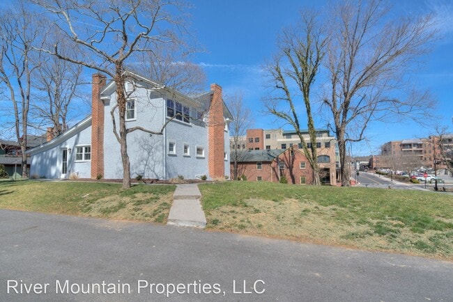 Building Photo - 5 br, 3 bath House - 202 Washington Street