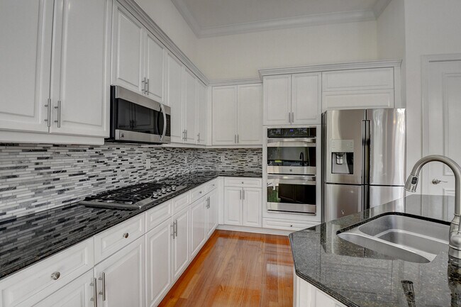 Building Photo - 6711 Royal Orchid Cir
