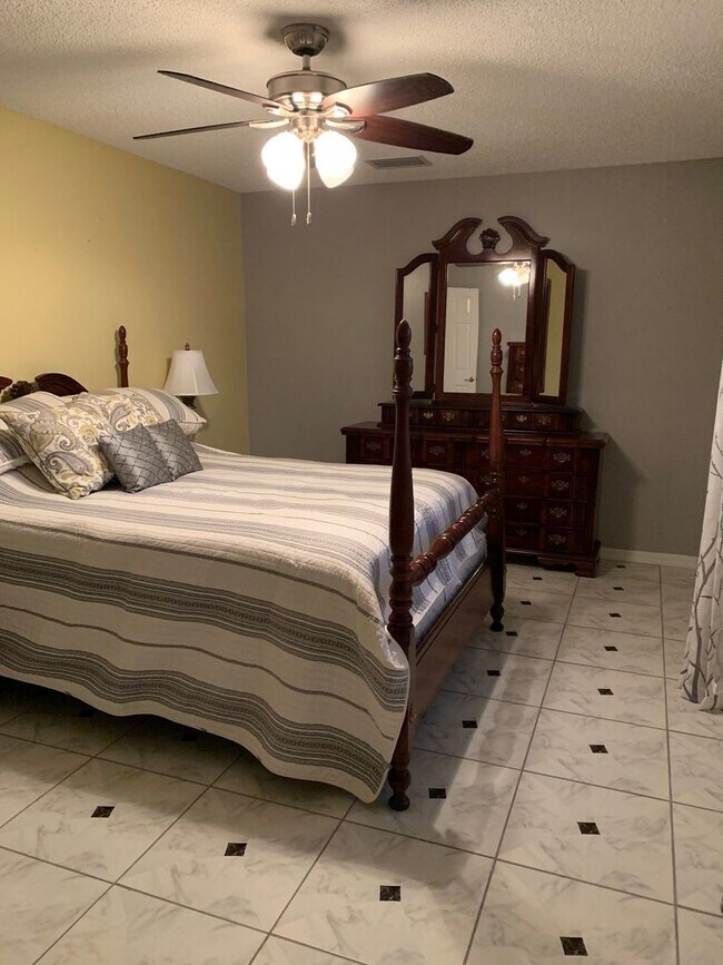 Building Photo - Spectacular Fully Furnished SEASONAL Home with Golf Course views and pool*