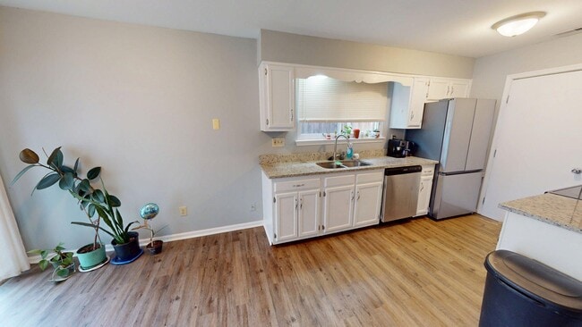 Building Photo - 5472 Chatham Lake Dr