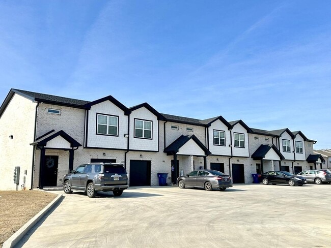 Primary Photo - 1176 Meadowhill Ln