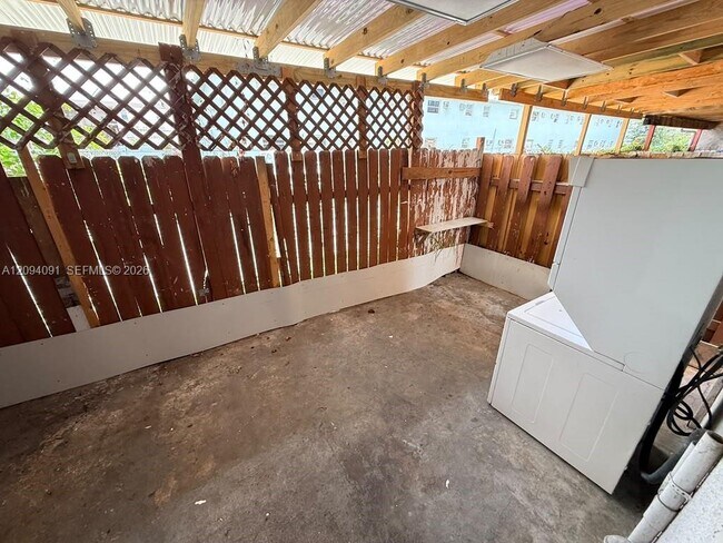 Building Photo - 633 W 68th St