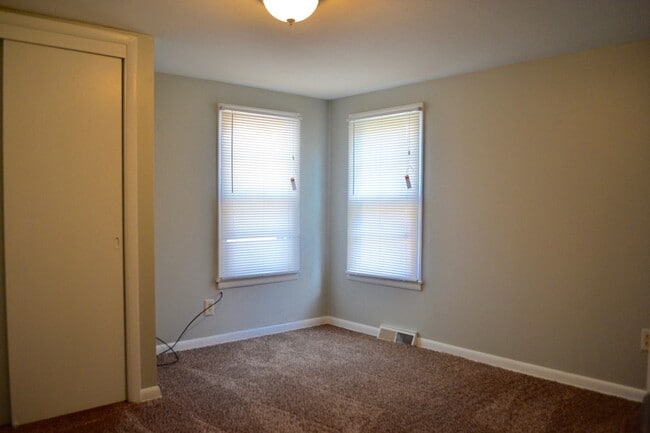 Building Photo - Remodeled 3 bedroom near 21st and Amidon