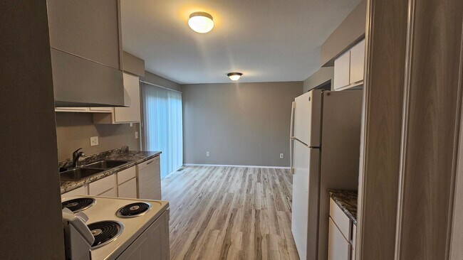 Building Photo - 2050 Sheldon Rd