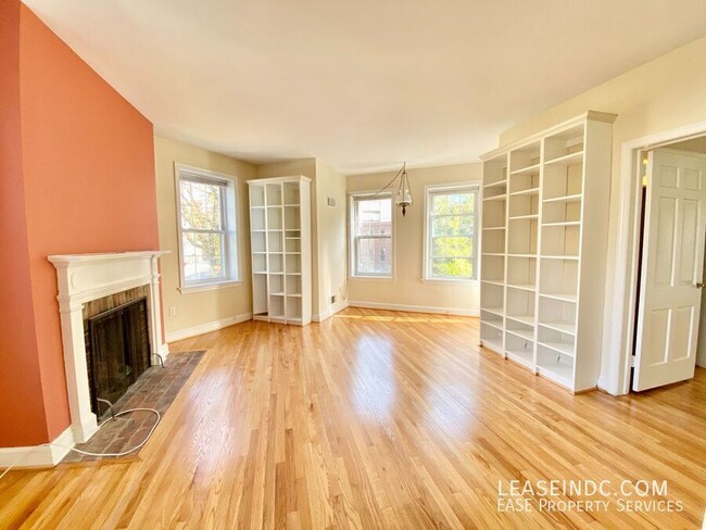 Building Photo - 840 New Hampshire Ave NW