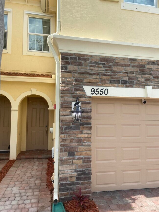 Building Photo - 9550 SW Purple Martin Way