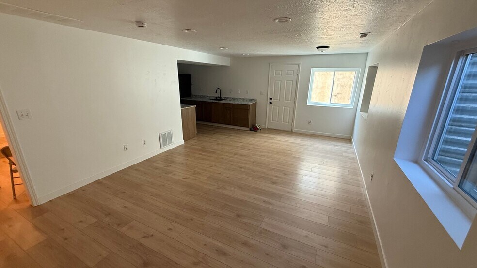 Building Photo - 1184 N 850 E