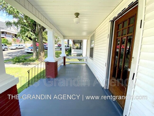 Building Photo - 1129 Stewart Ave SE