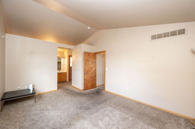 Building Photo - 3 bed, 2.5 bath Home in English Ranch Neighborhood