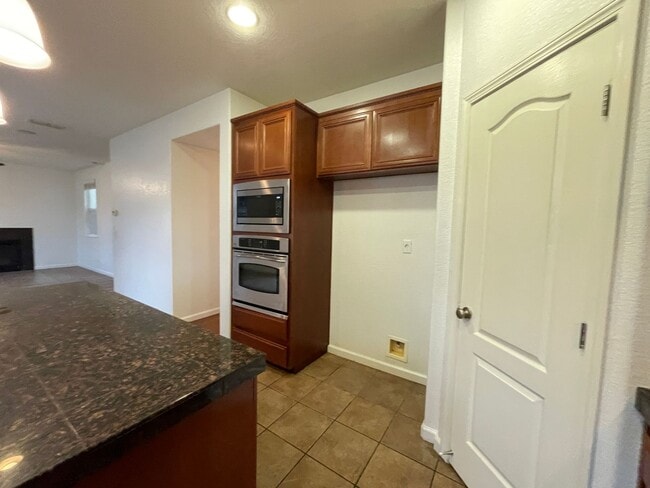 Building Photo - 1513 Sturm Dr