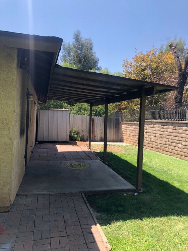 Building Photo - Newly remodeled duplex!