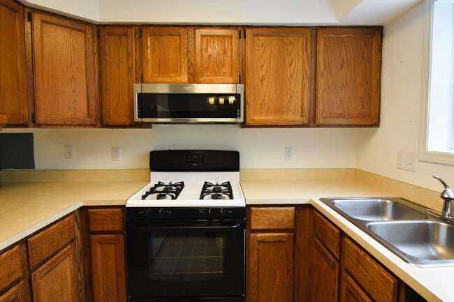 Building Photo - 1136 Anthrop Dr
