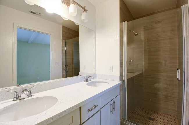 Building Photo - Remodeled townhouse with AC, Top Cupertino...