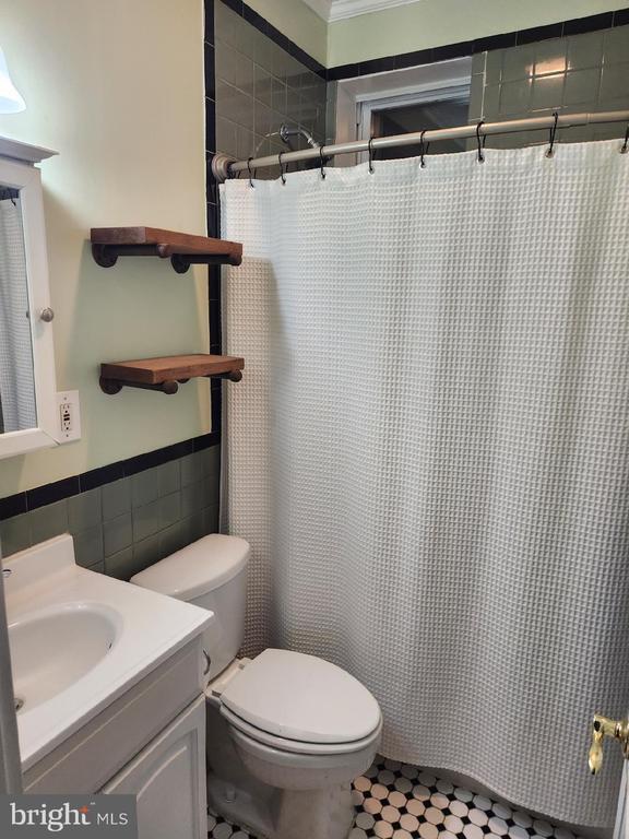 Building Photo - 701 Grundy St