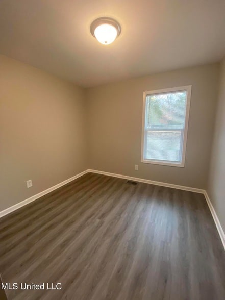 Building Photo - 117 Interstate Farm Rd