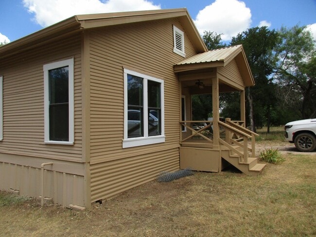 Building Photo - Charming Remodeled Home