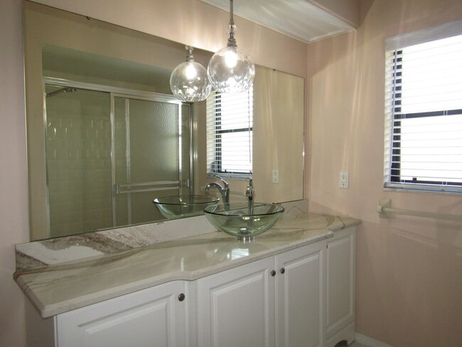 Building Photo - 5822 Jackson Ln