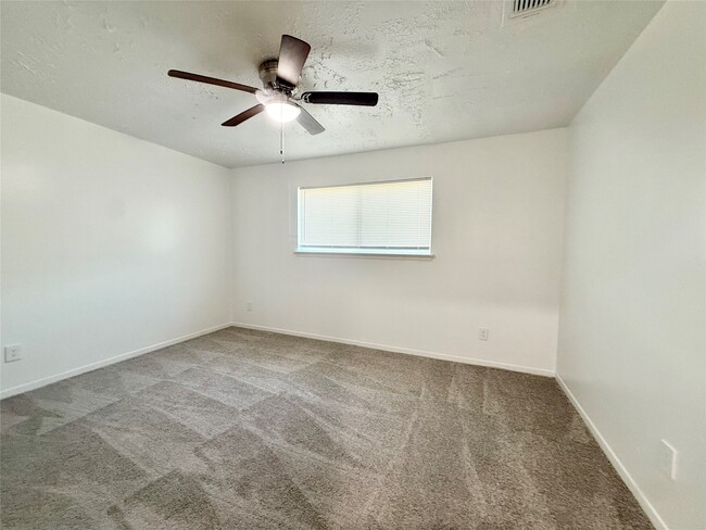 Building Photo - 10423 Kirkshire Dr