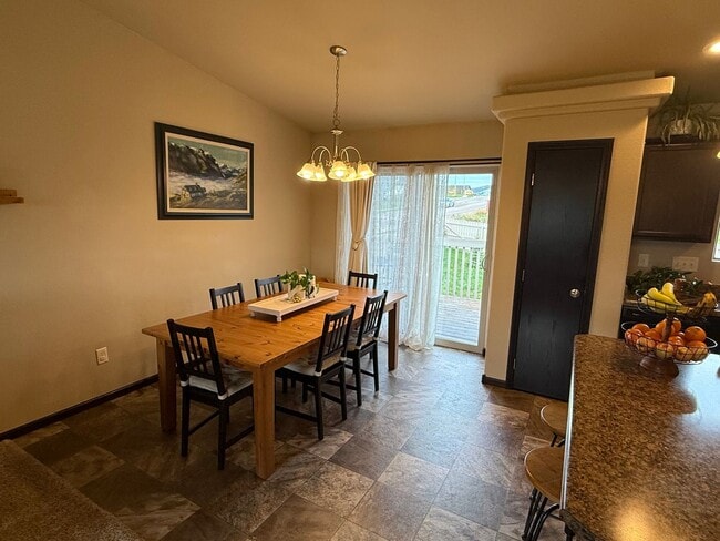 Building Photo - 4 Bedroom, 3 Bathroom Home for Rent