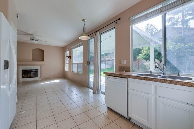 Building Photo - Discovery Hills Home with Spacious Yard an...